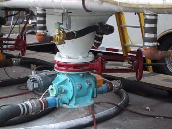 Rotary airlock installed with pneumatic conveying connection