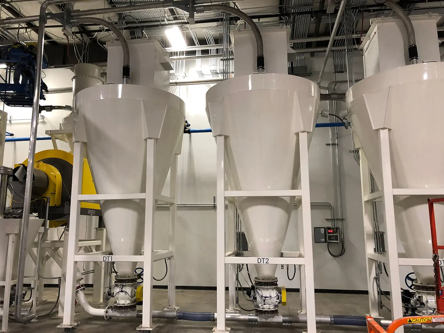 Compact bin vent filter installed on a day tank