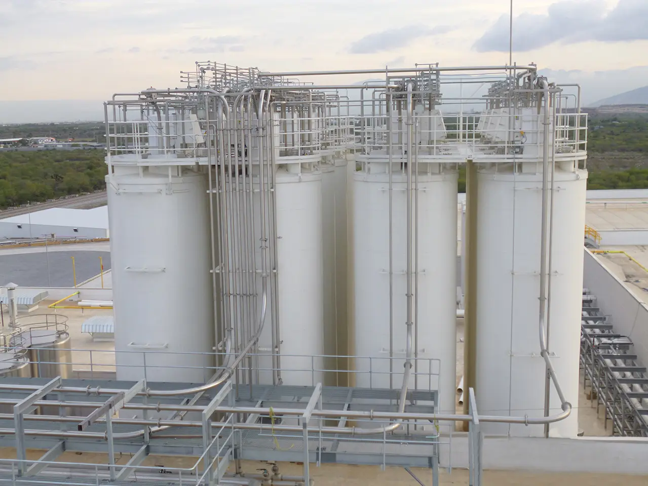 Shop fabricated welded dry bulk storage silos