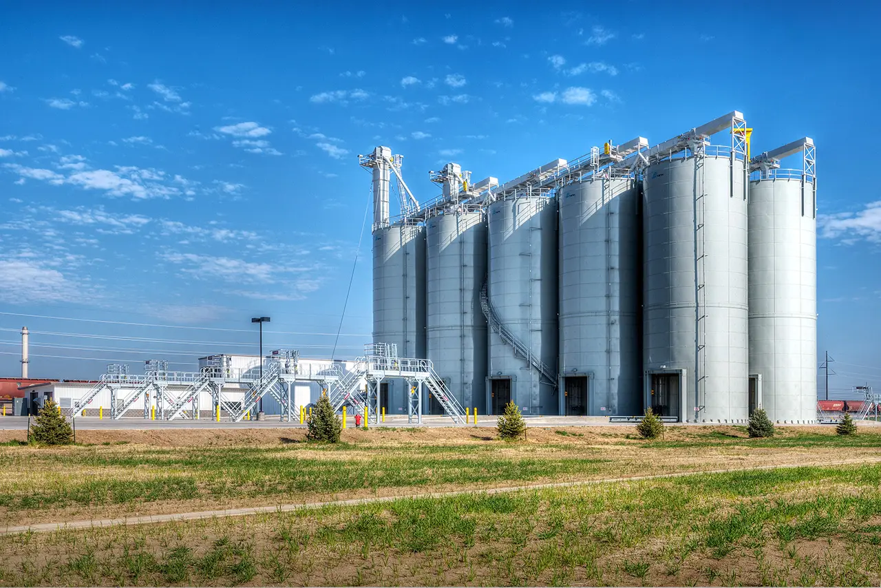 AST style bolted dry bulk storage silos
